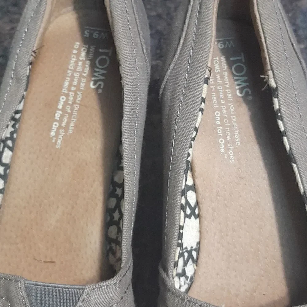 Toms Peep Toe Wedges...Size 9.5....Excellent condition.